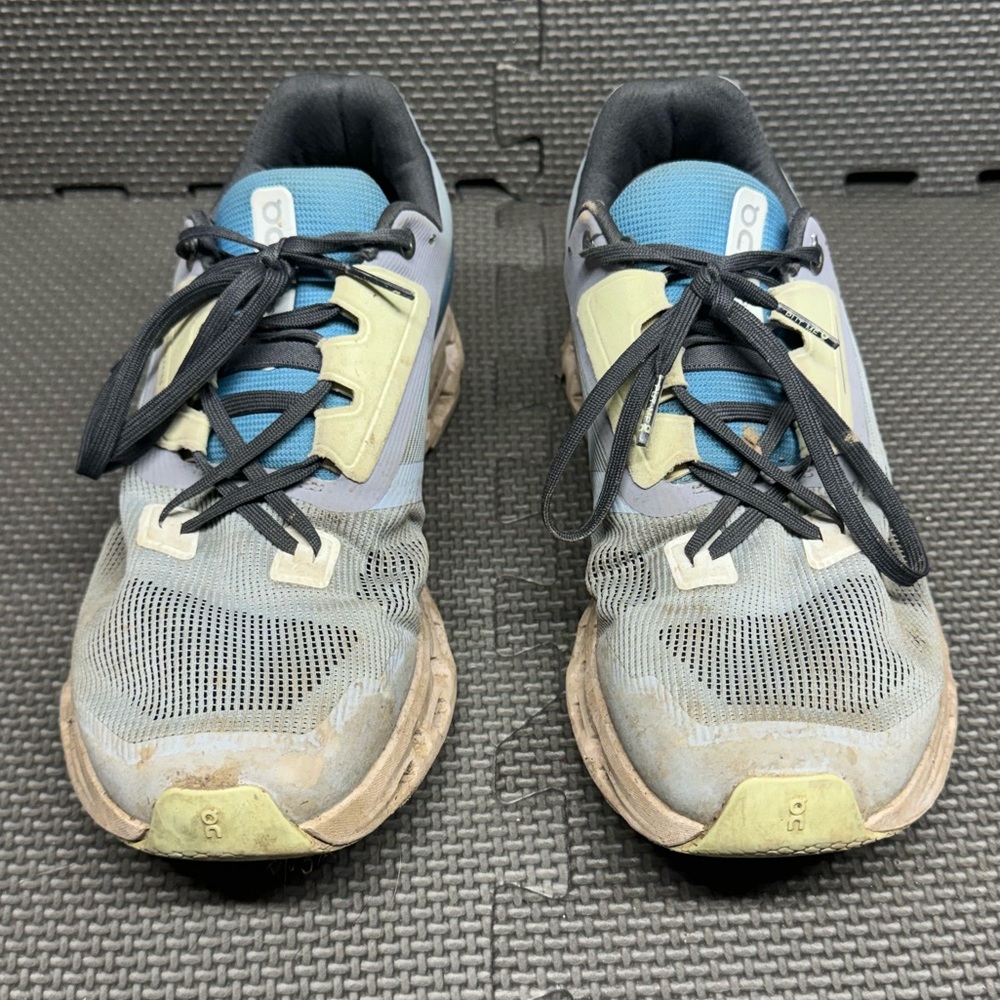 On Running Cloudstratus Sneakers